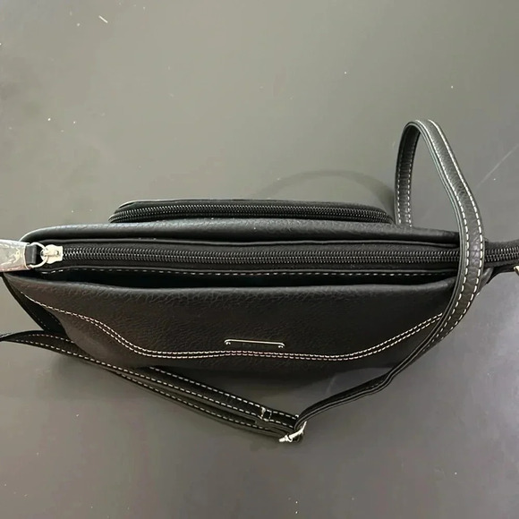 Koltov Ruby Crossbody Black 3 inside compartments an out side zipper pocket EUC - Picture 3 of 8